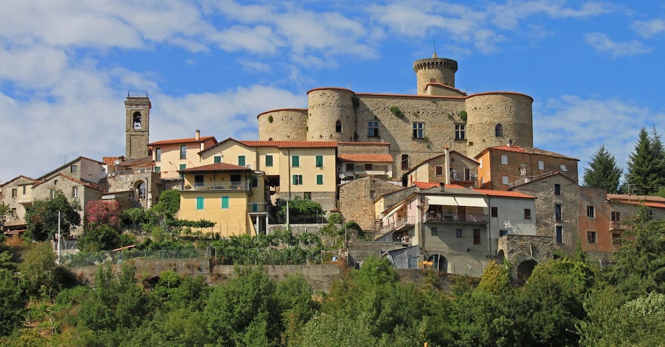 In Lunigiana per un viaggio tra i suoi 100 castelli