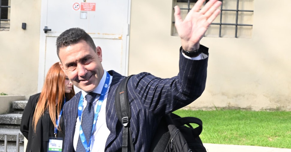 Vannacci accusa la sinistra, Tajani evoca Calabresi: si incendia lo scontro sulla violenza politica