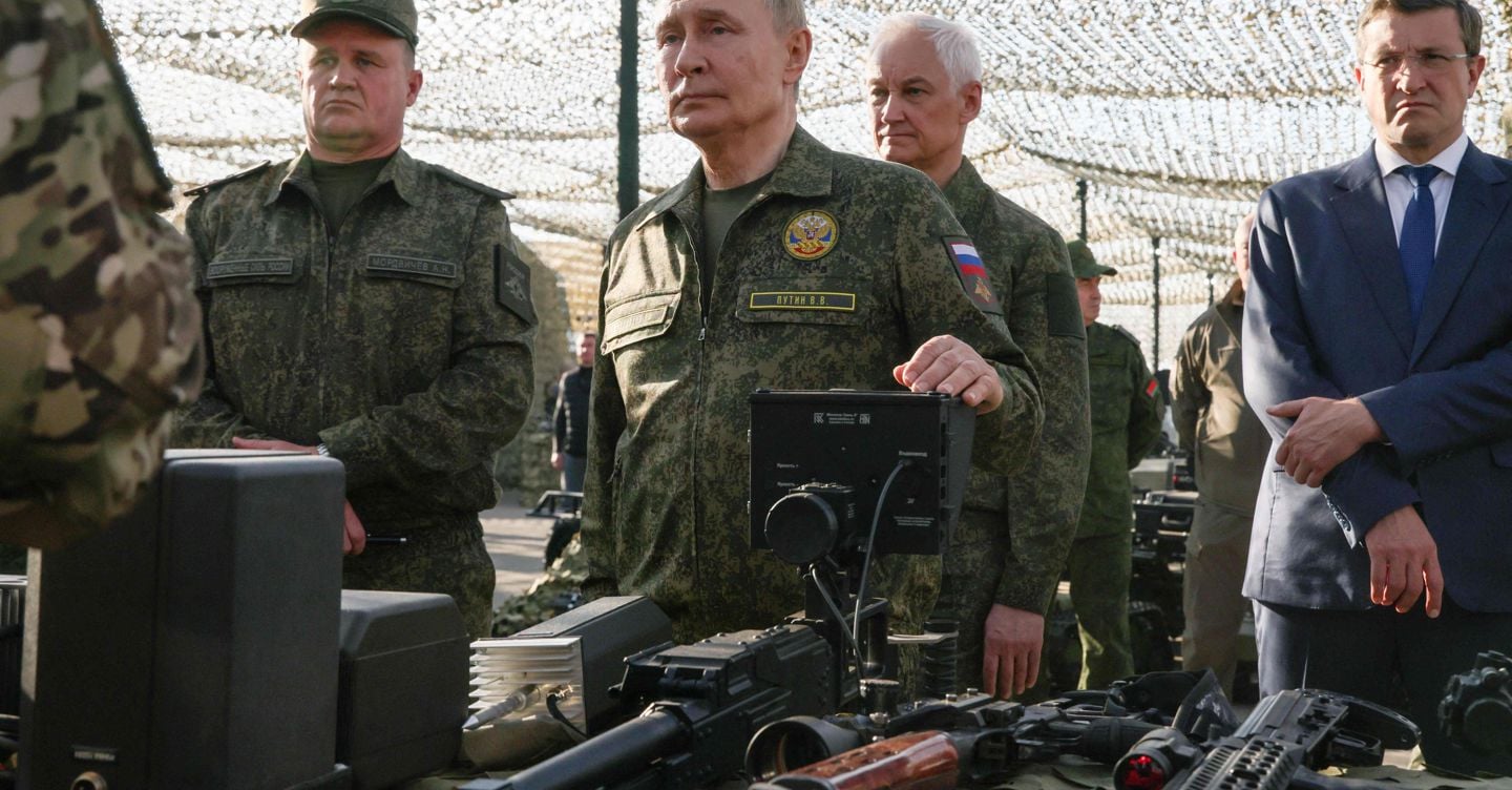 Ucraina, il Papa: la Nato non ha cominciato nessuna guerra. Putin: «100.000 soldati a esercitazioni russo-bielorusse»
