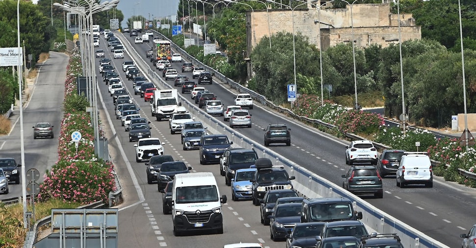 Zaccheo (Art): «Autostrade, da gennaio pedaggi in discesa. Proroga per i treni dei pendolari sull’Av Roma-Firenze» Zaccheo (Art): «Autostrade, da gennaio pedaggi in discesa. Proroga per i treni dei pendolari sull’Av Roma-Firenze»