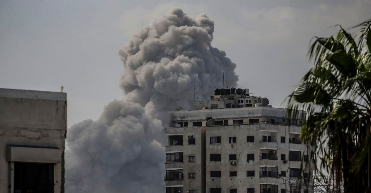 Carri armati e raid aerei, Gaza City sotto attacco di Israele. Idf: «Non ci sarà fame nella Striscia»