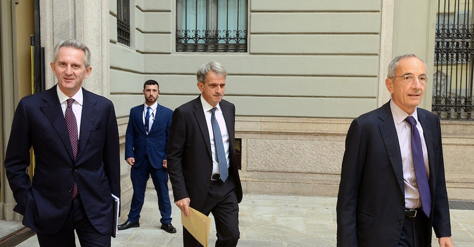 Top manager vendono azioni Mediobanca, Nagel incassa 22 milioni Top manager vendono azioni Mediobanca, Nagel incassa 22 milioni