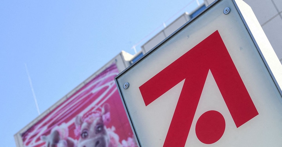 Mfe pesante, zavorrata da taglio target 2025 Prosieben