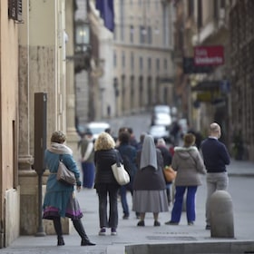 EMERGENZA CORONAVIRUS CORONA VIRUS COVID19 COVID 19  POSTA CENTRALE PIAZZA SAN SILVESTRO ROMA  RITIRO PENSIONI PENSIONE FILA CODA ATTESA