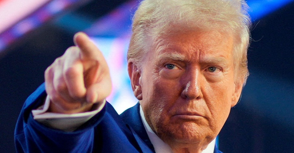 Usa, Trump minaccia di revocare le licenze alle tv: «Il 97% è contro di me»
