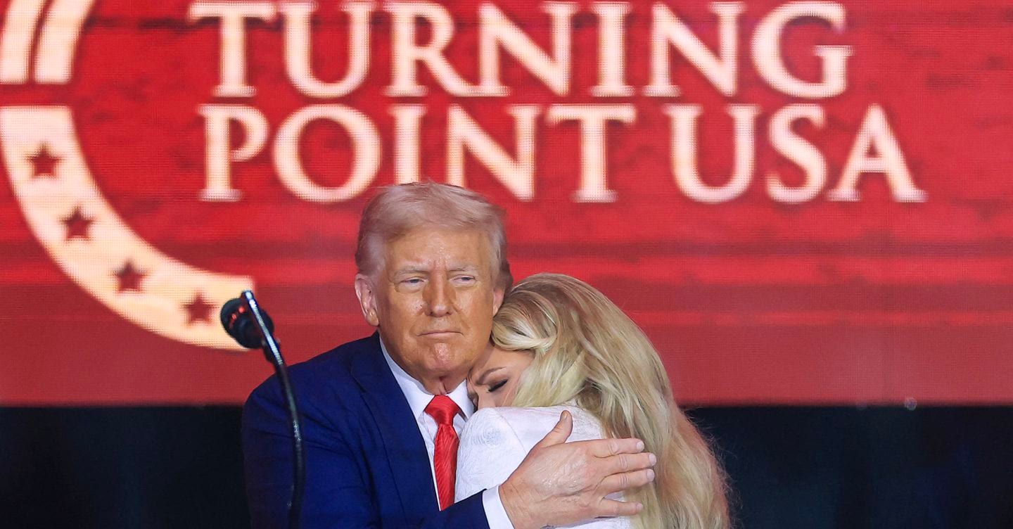 Funerali Kirk, in 200mila a Phoenix. Trump: «Un eroe, gli darò medaglia civile»