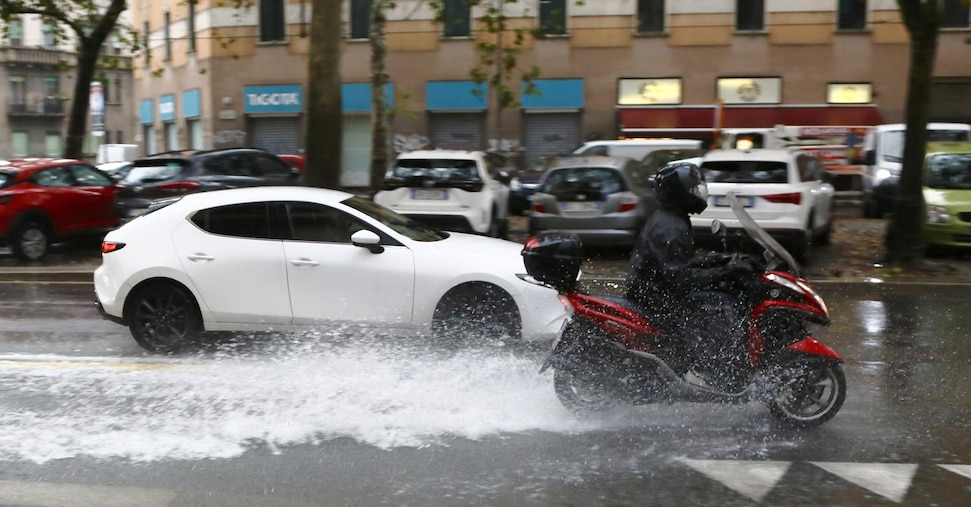 Allerta maltempo in Lombardia, già 80mm pioggia a nord Milano Allerta maltempo in Lombardia, già 80mm pioggia a nord Milano