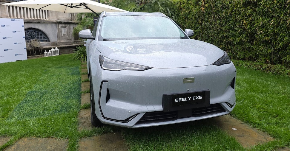 Geely avvia le vendite in Italia, si parte con il suv elettrico EX5