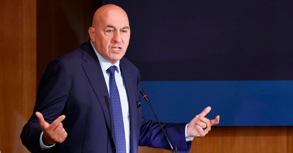 Droni, Crosetto annuncia un piano per proteggere aeroporti e infrastrutture italiani Droni, Crosetto annuncia un piano per proteggere aeroporti e infrastrutture italiani