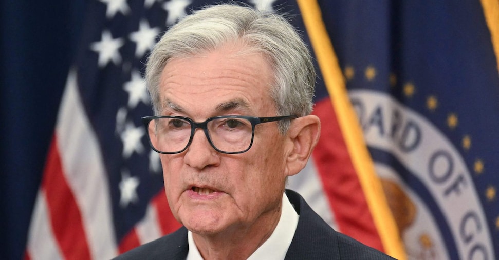 Powell: da un taglio dei tassi aggressivo rischi per l’inflazione
