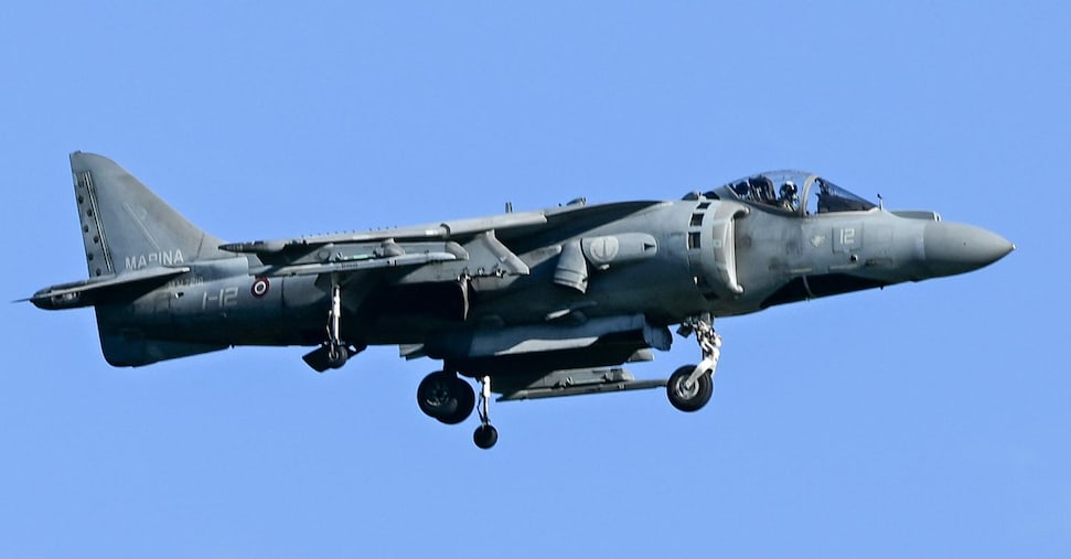 Dal decollo dei caccia alla scorta del velivolo sospetto, ecco quando e come scatta la difesa Nato Dal decollo dei caccia alla scorta del velivolo sospetto, ecco quando e come scatta la difesa Nato