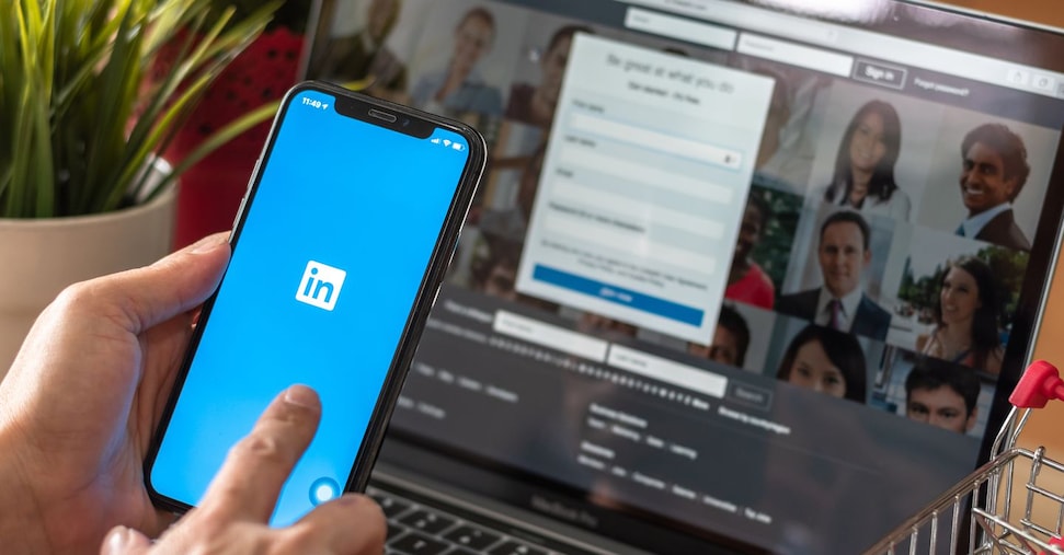 Anche Linkedin vuole addestrare i modelli di intelligenza artificiale con i nostri dati