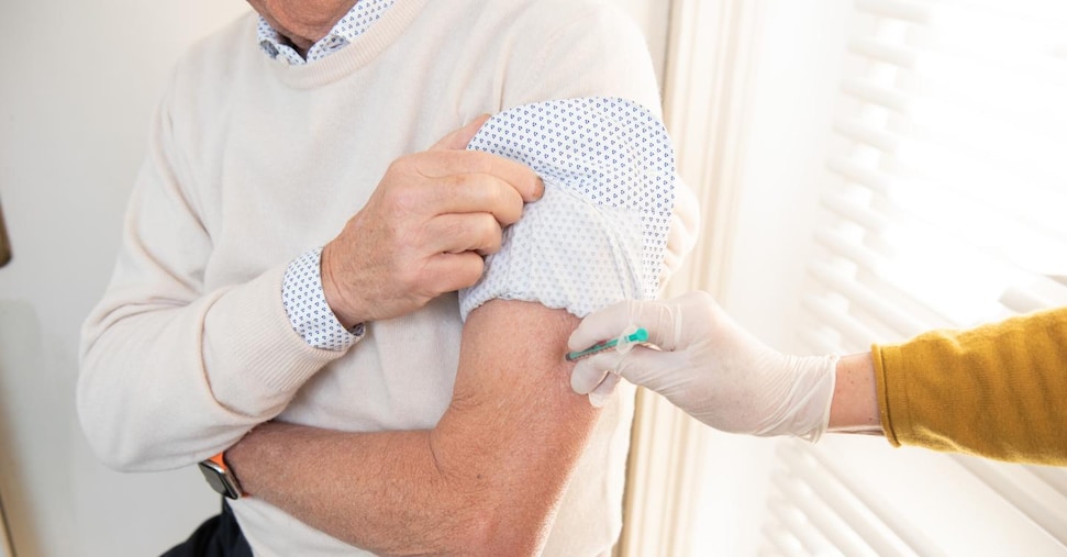 Covid, ecco il vaccino gratis per tutti gli over 60 contro l’ultima variante