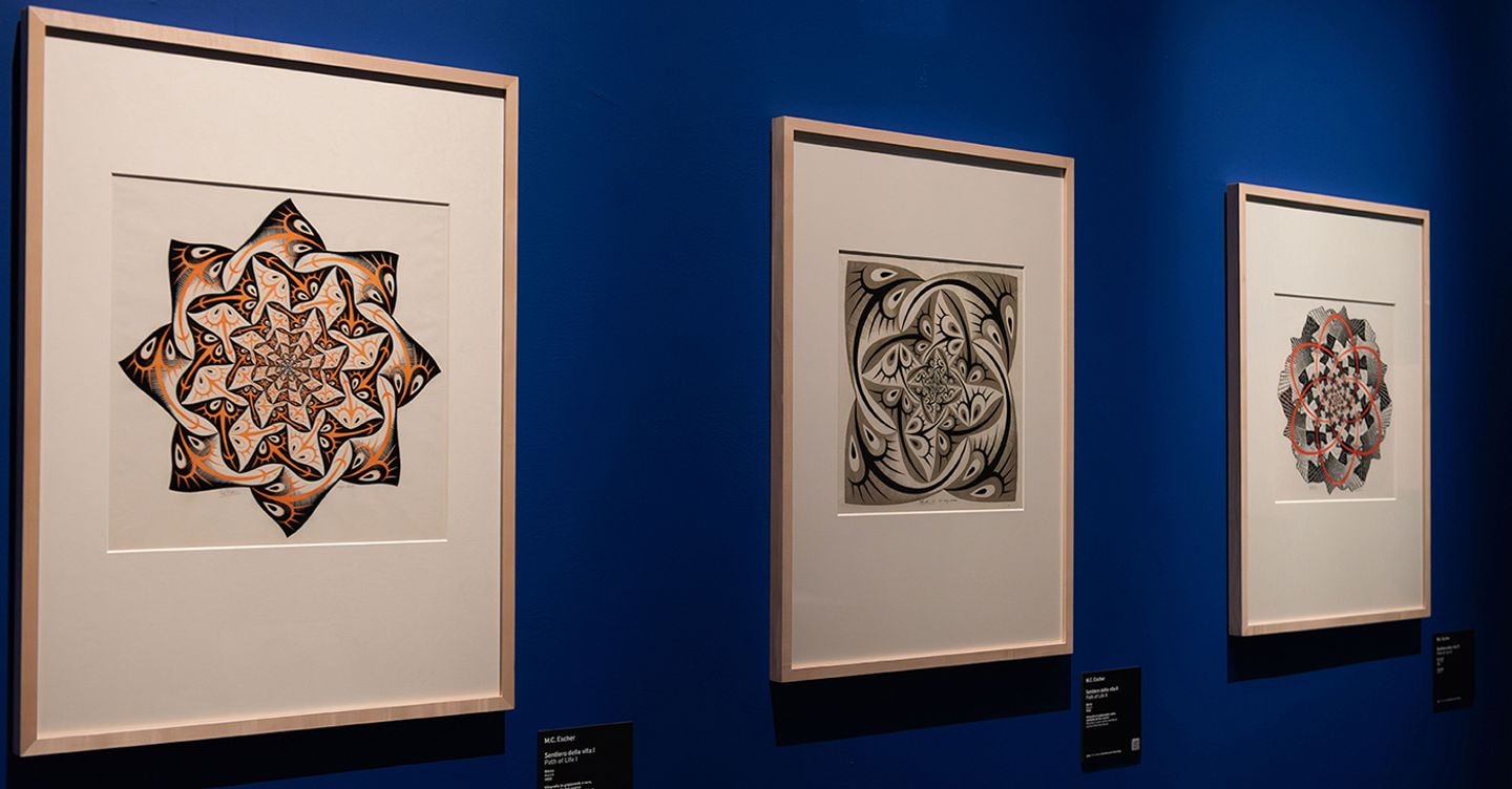 https://i2.res.24o.it/images2010/S24/Documenti/2025/09/25/Immagini/Ritagli/01-Escher-Mudec-Ph-Carlotta-Coppo-U70655243843dDh-1440x752@IlSole24Ore-Web.jpg