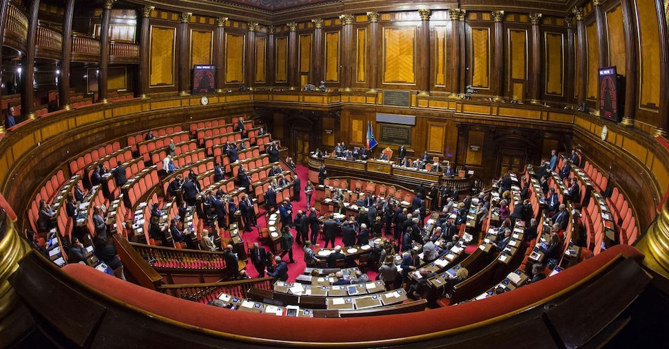 Terra dei fuochi, sì del Senato al decreto: dal dipartimento Sud alla stretta sui rifiuti, le novità Terra dei fuochi, sì del Senato al decreto: dal dipartimento Sud alla stretta sui rifiuti, le novità