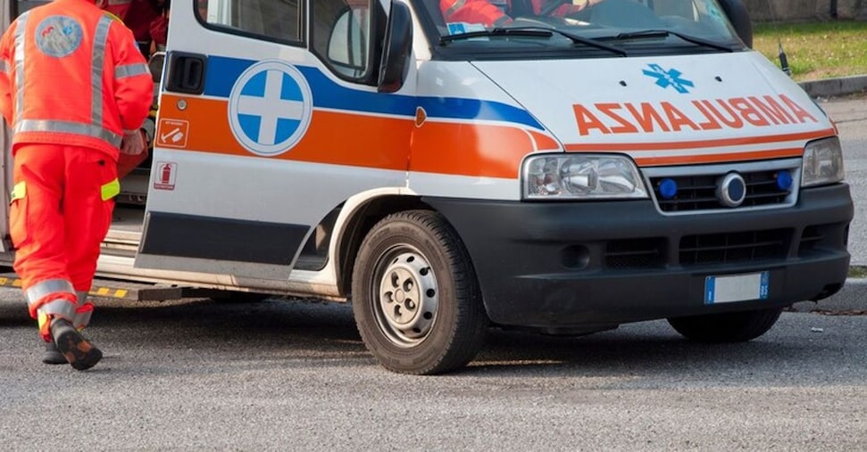 Operaio muore schiacciato da una bobina d’acciaio