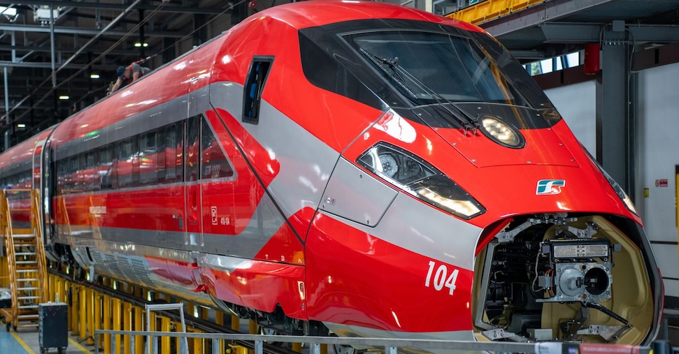 Arriva il Frecciarossa di ultima generazione: Fs investe 1,3 miliardi per 36 convogli Arriva il Frecciarossa di ultima generazione: Fs investe 1,3 miliardi per 36 convogli