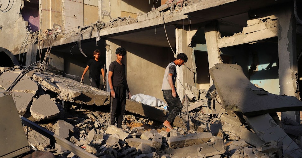 Flotilla pronta a partire da Creta per Gaza. Media: 10 palestinesi morti negli attacchi aerei