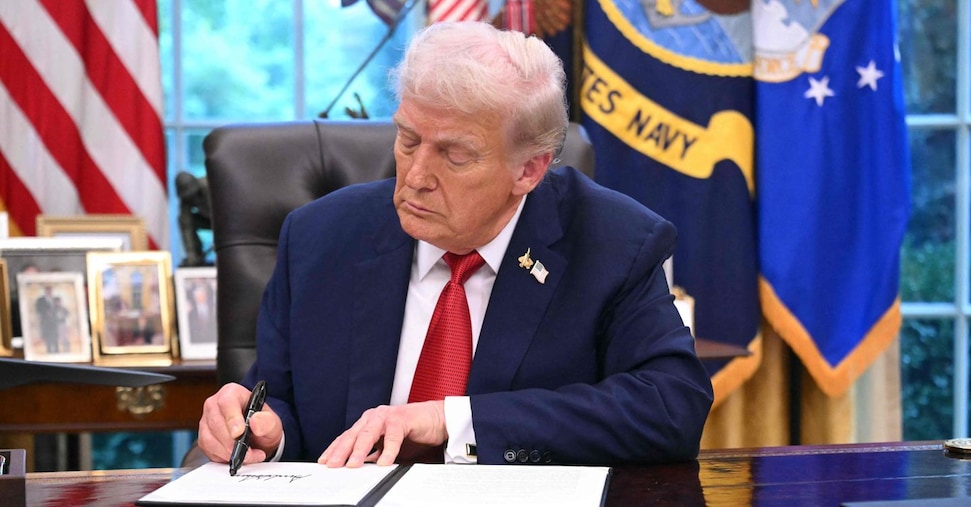 Trump impone nuovi dazi. Cina: stop acquisti soia Usa fino a revoca