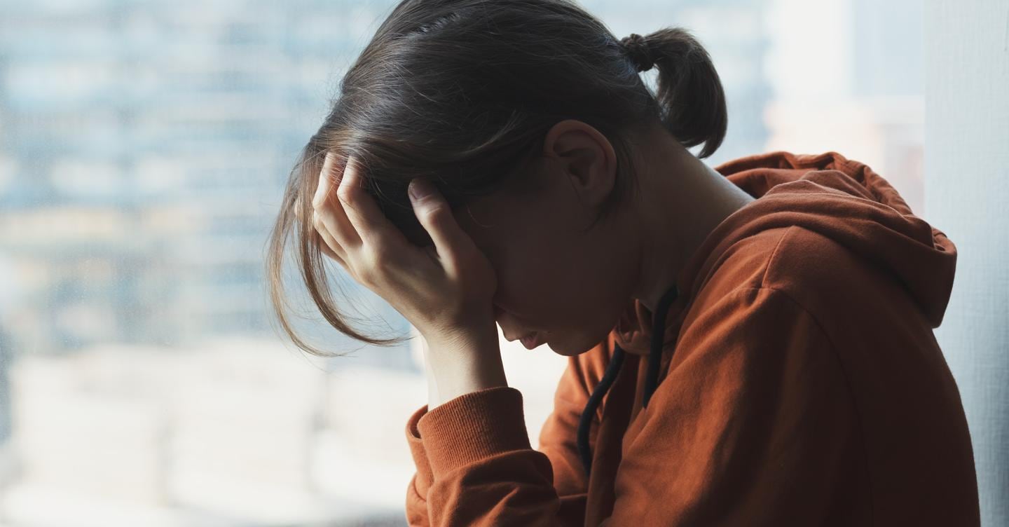 Disturbi mentali, cresce il pregiudizio e giovani più fragili davanti ai social
