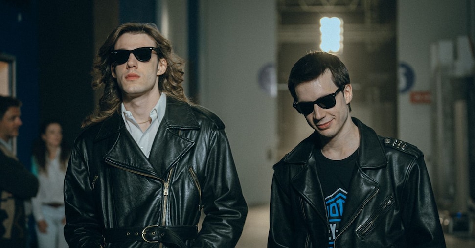 Sky, la strategia della varietà: tra produzioni identitarie e sfida allo streaming globale