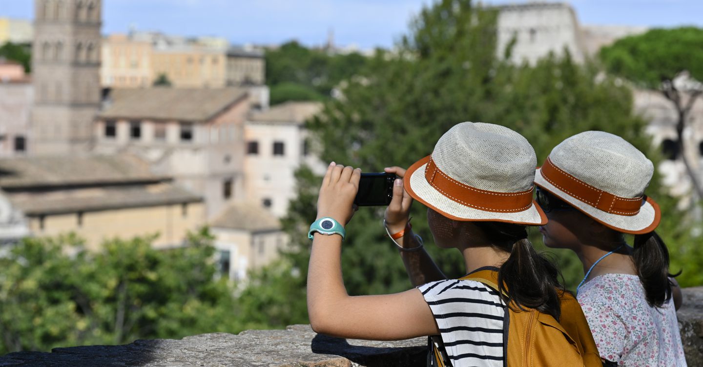 https://i2.res.24o.it/images2010/S24/Documenti/2025/09/28/Immagini/Ritagli/ipp-20250805-turistiroma-12-1754391073-U81802257271LPa-1440x752@IlSole24Ore-Web.jpg