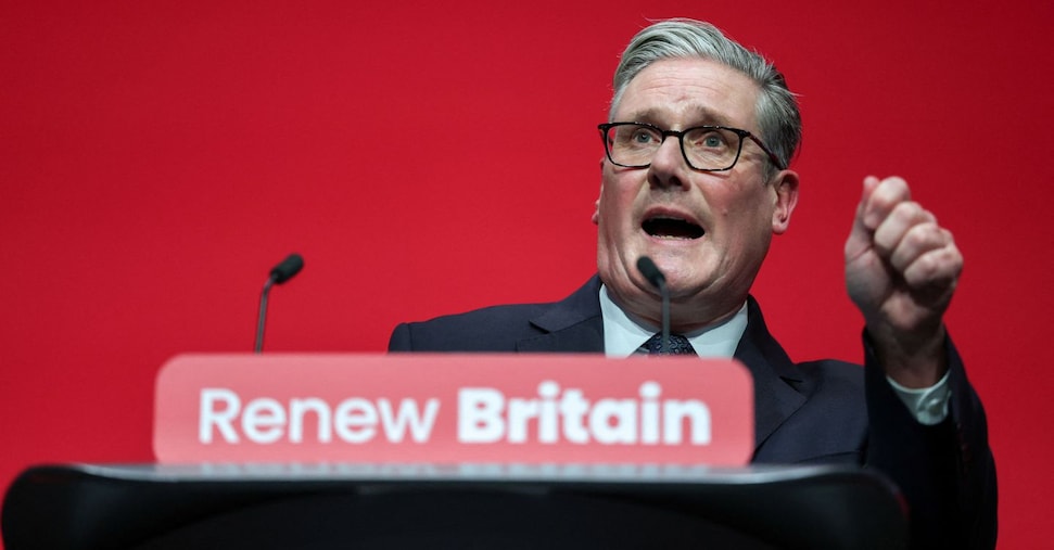 Starmer contro Farage: «Venditore di fumo che non crede nella Gran Bretagna»