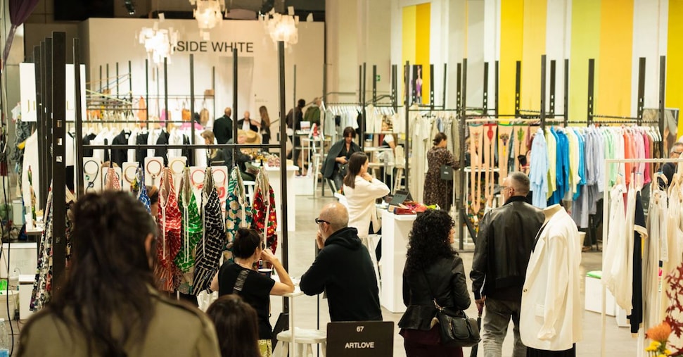 White sempre più internazionale: i buyer esteri (+7%) cercano di compensare il calo degli italiani (-11%) White sempre più internazionale: i buyer esteri (+7%) cercano di compensare il calo degli italiani (-11%)