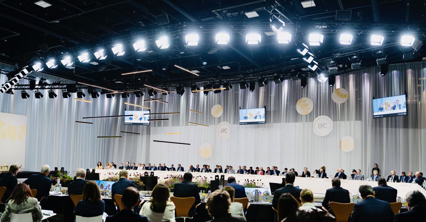 Zelensky: bloccare l’export russo di petrolio per fermare la guerra. Oggi Putin parla a Sochi