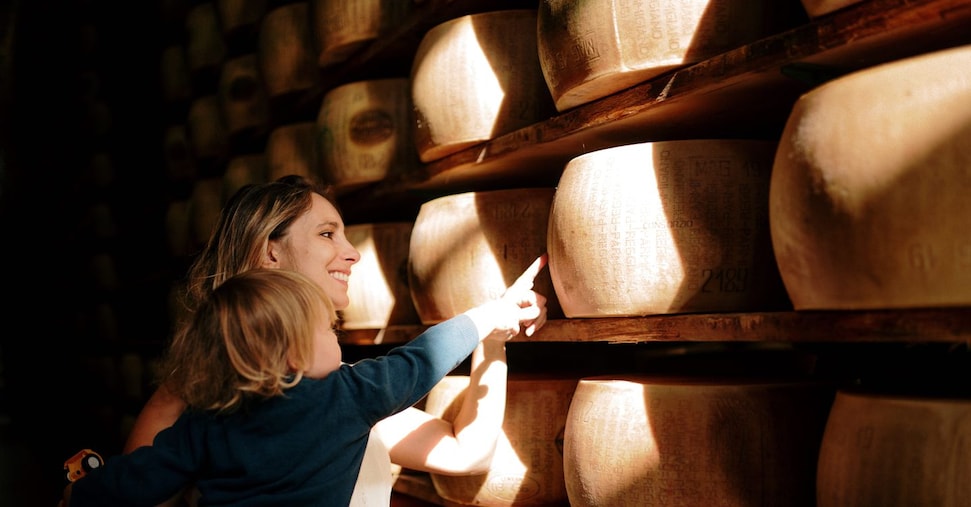 Caseifici Aperti: in crescita del 50% le visite nei luoghi di produzione del Parmigiano Reggiano Caseifici Aperti: in crescita del 50% le visite nei luoghi di produzione del Parmigiano Reggiano
