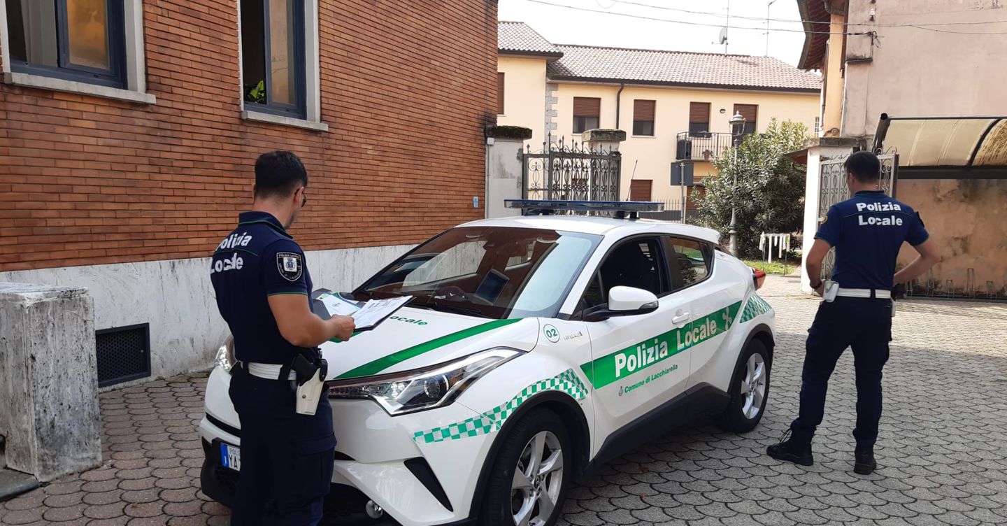 https://i2.res.24o.it/images2010/S24/Documenti/2025/10/04/Immagini/Ritagli/polizia-locale-U70244523528Hfi-1440x752@IlSole24Ore-Web.jpg