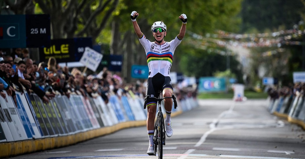 A Pogacar non basta mai: dopo il Mondiale vince anche l’Europeo A Pogacar non basta mai: dopo il Mondiale vince anche l’Europeo