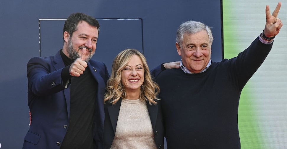 Puglia: D’Attis (Fi) rifiuta la candidatura a governatore. L’ipotesi di un civico Puglia: D’Attis (Fi) rifiuta la candidatura a governatore. L’ipotesi di un civico