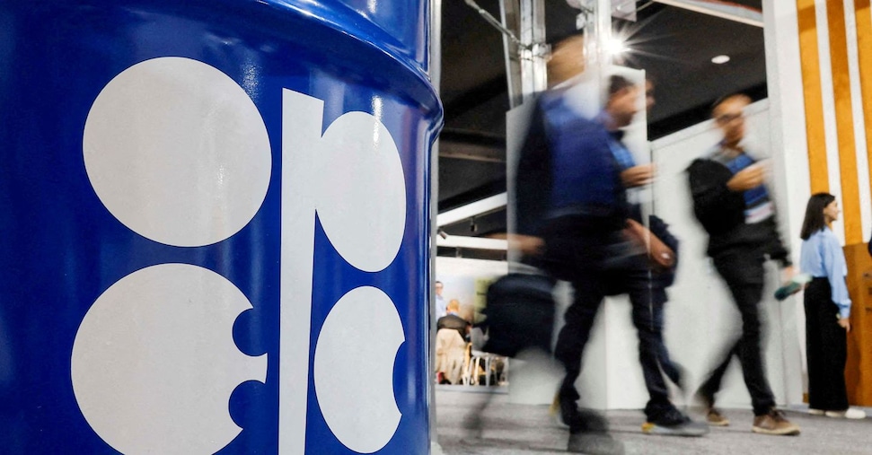 Petrolio: Opec+ aumenta la produzione di 137mila barili da novembre