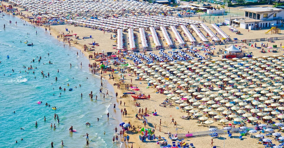 Gli arrivi dall’estero salvano la stagione estiva in Romagna