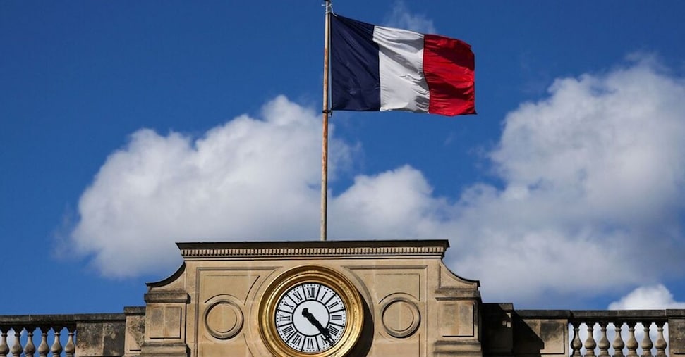 Titoli di Stato e crisi di governo a Parigi: perché il mercato crolla