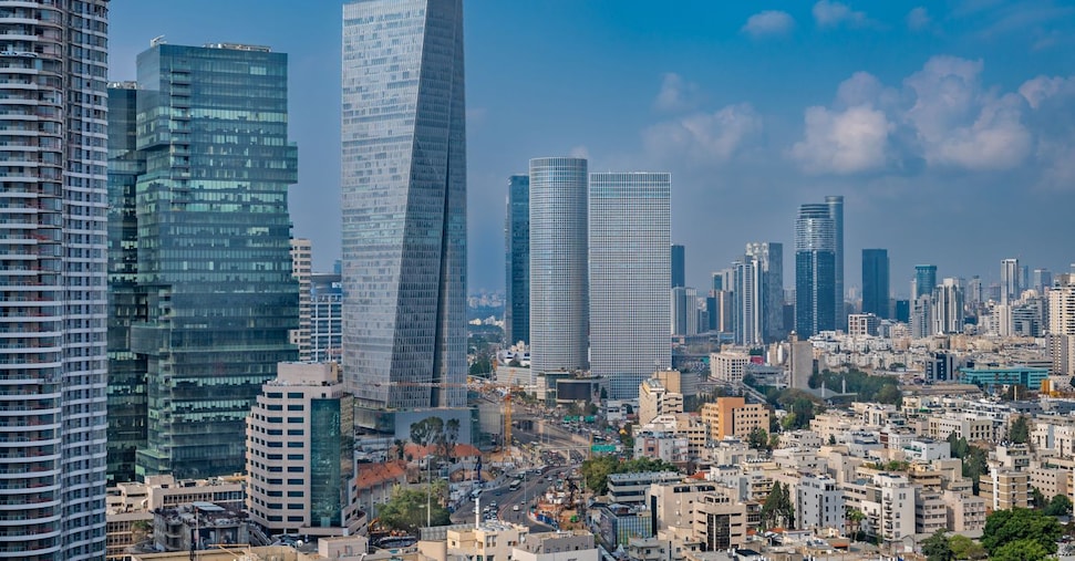 A Tel Aviv vita sospesa tra normalità e guerra: «Per noi non è strano»