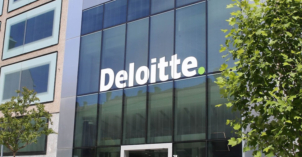 Scandalo Deloitte: dovrà risarcire il governo australiano per un report pieno di errori generati dall’IA Scandalo Deloitte: dovrà risarcire il governo australiano per un report pieno di errori generati dall’IA