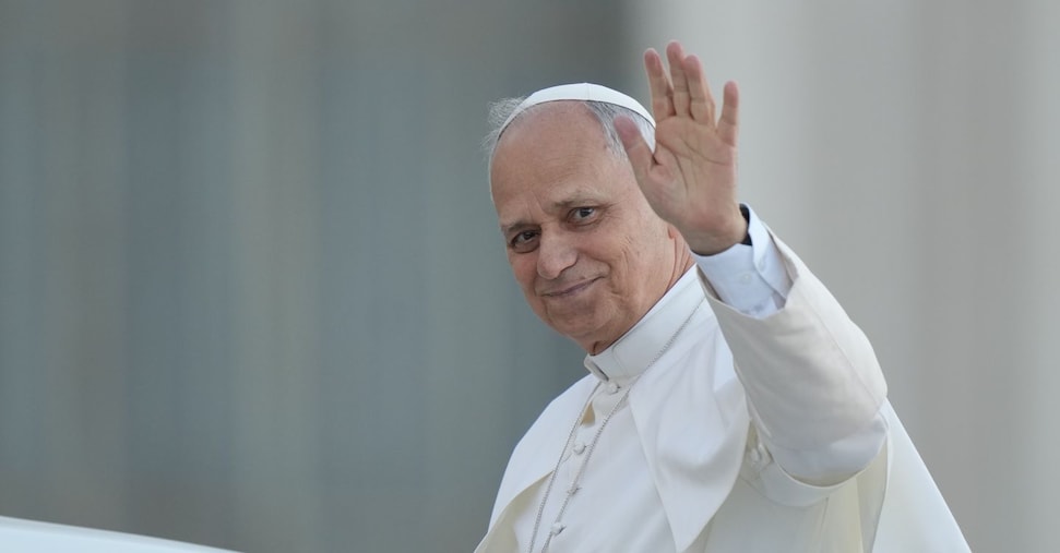 Vaticano, il primo documento di Leone. «Centralità nella vicinanza ai poveri»