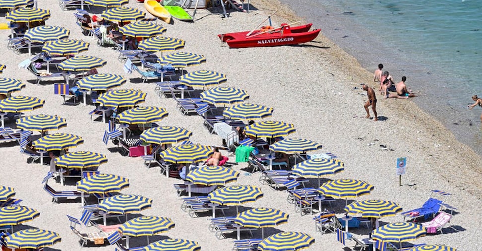 Spiagge e indennizzi ai balneari, ecco cosa chiede Bruxelles e a cosa punta il governo Spiagge e indennizzi ai balneari, ecco cosa chiede Bruxelles e a cosa punta il governo