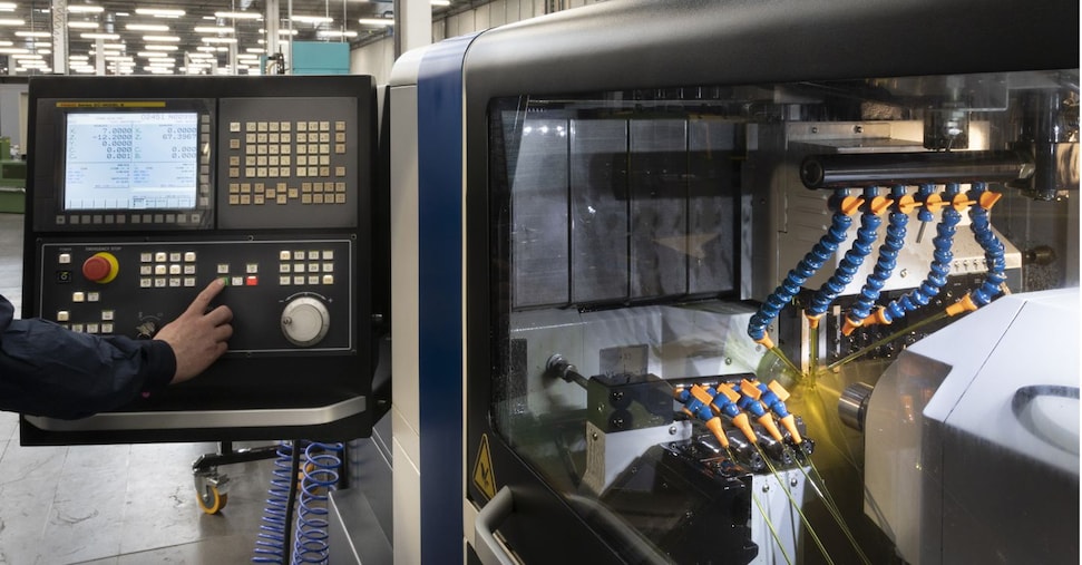 La produzione industriale (-2,4%) torna ai valori del 2020