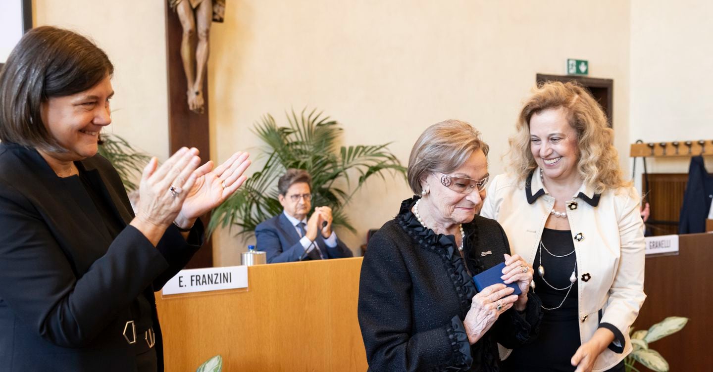 https://i2.res.24o.it/images2010/S24/Documenti/2025/10/11/Immagini/Ritagli/evento%20prof.%20Anelli_medaglia-U76545084562emx-1440x752@IlSole24Ore-Web.jpg