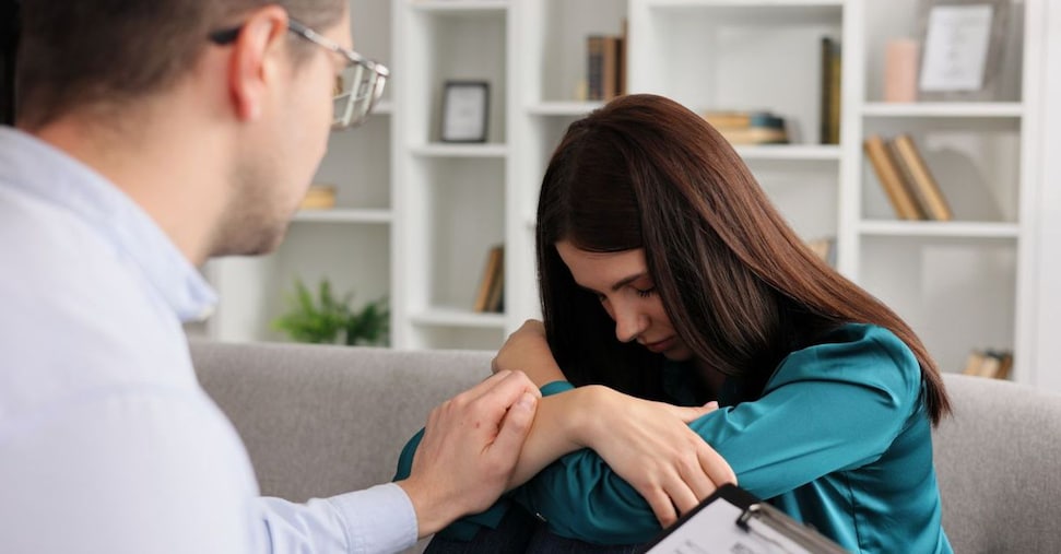 Parlare di salute mentale con chi soffre peggiora le cose? I consigli per non dire la cosa sbagliata