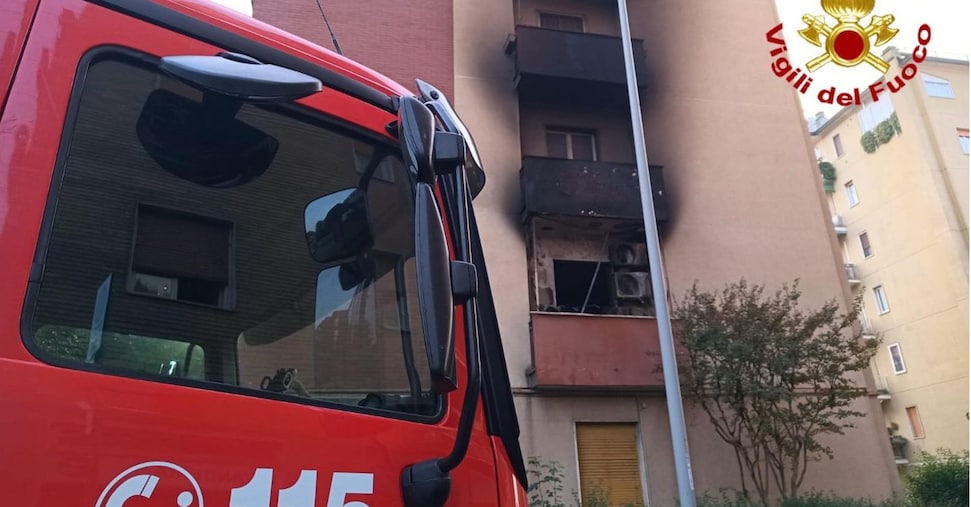 Incendio in un condominio, tre morti nel Milanese