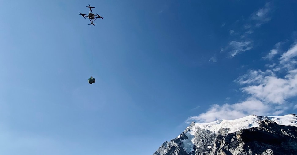 Così i droni riforniscono i rifugi alpini Così i droni riforniscono i rifugi alpini