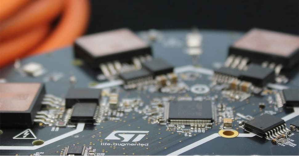 Distensione Usa-Cina alimenta rimbalzo chip, a Milano avanza St