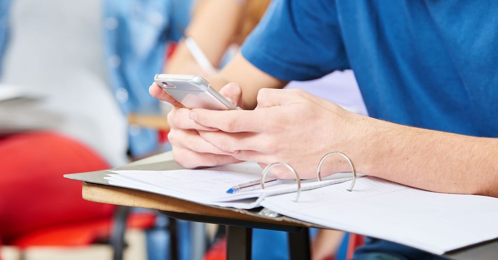 L’uso dell’Ai danneggia lo studio, ma è anche una opportunità: lo studio di Oxford