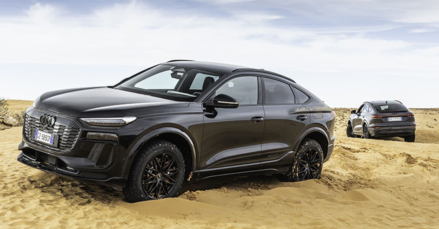 Audi SQ6 Sportback, la prova nel deserto della Tunisia: avventura tra le dune con il suv elettrico