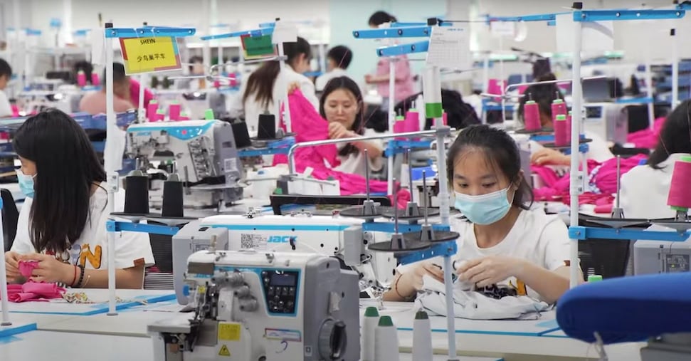 Ultra fast fashion, legalità: in arrivo regole ad hoc per tutelare la filiera. In attesa dell’Epr tessile