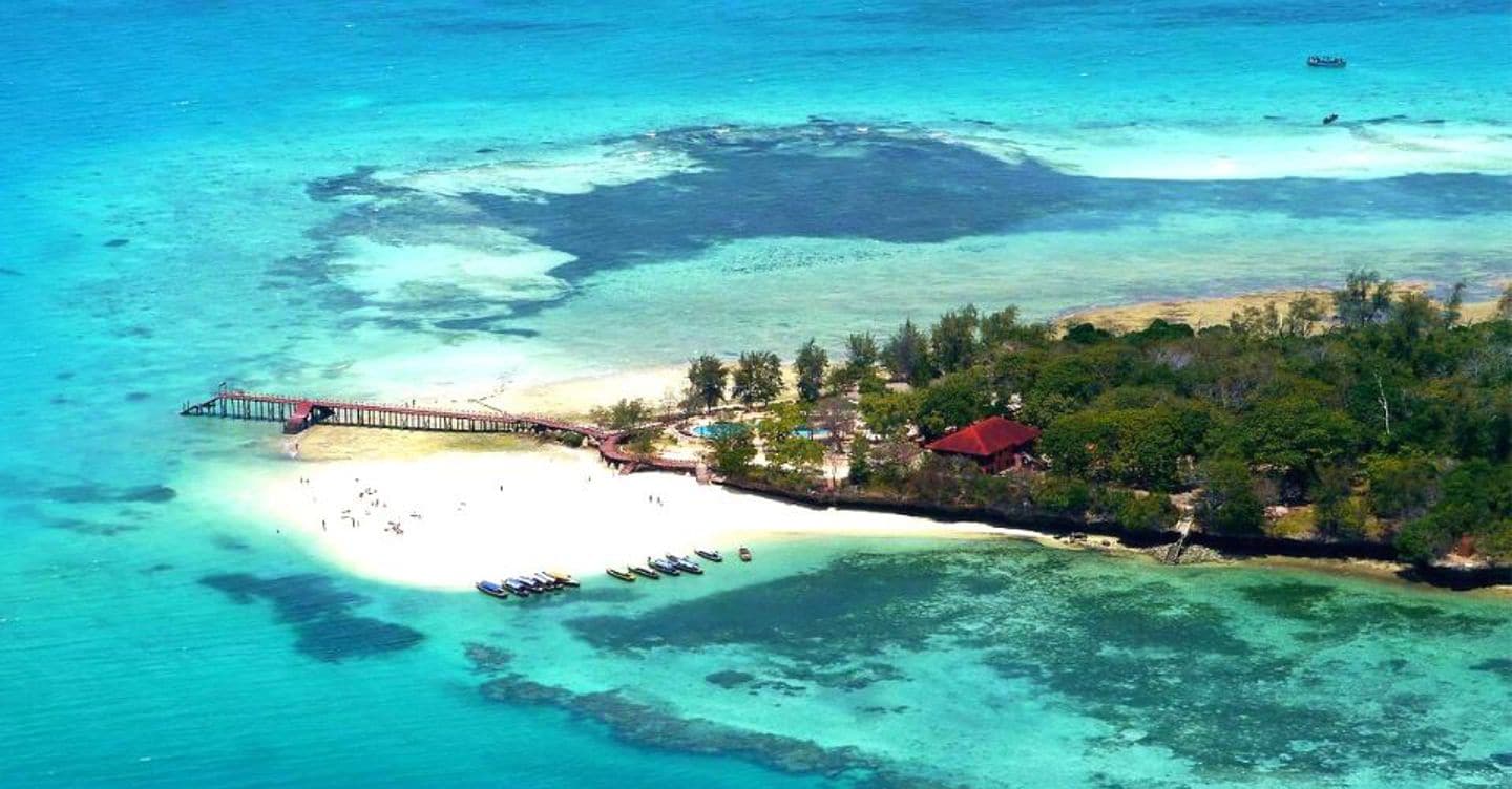 https://i2.res.24o.it/images2010/S24/Documenti/2025/10/17/Immagini/Ritagli/Prison-island-1-U31055665446xvO-1440x752@IlSole24Ore-Web.jpg